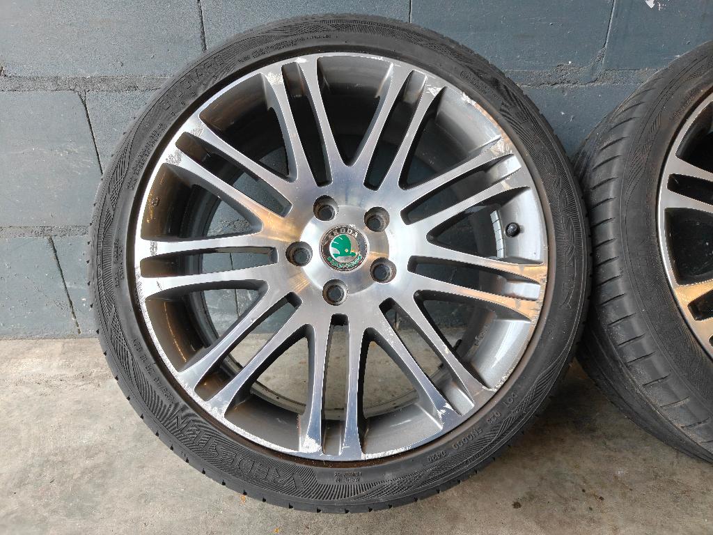 18 inch Originele Skoda Octavia Superb Zomerset Vredestein, Auto-onderdelen, Banden en Velgen, Ophalen, 18 inch, Gebruikt, Banden en Velgen