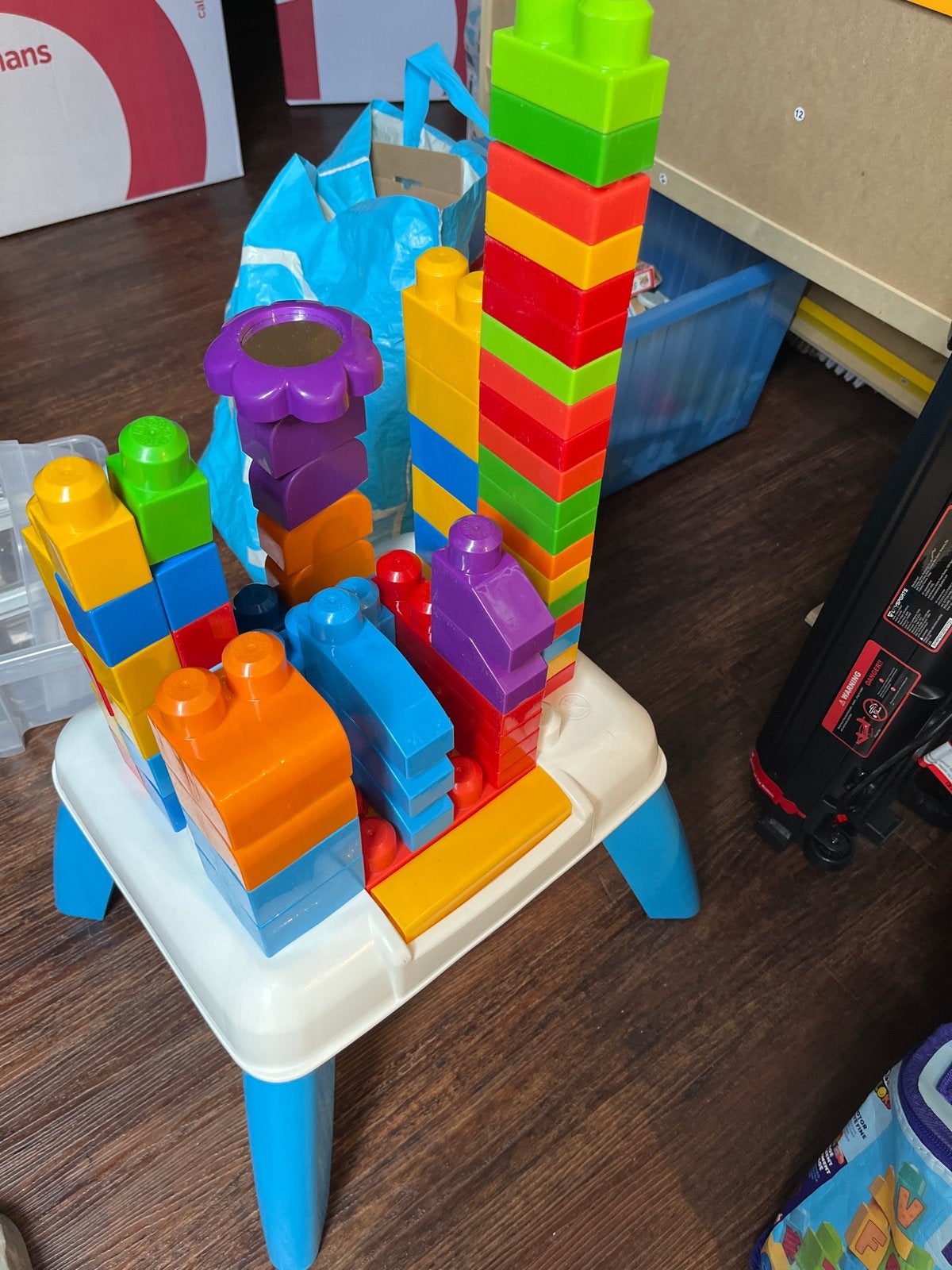 Mega Bloks bouwtafel met veel bouwstenen, Ophalen of Verzenden, Gebruikt, Megabloks