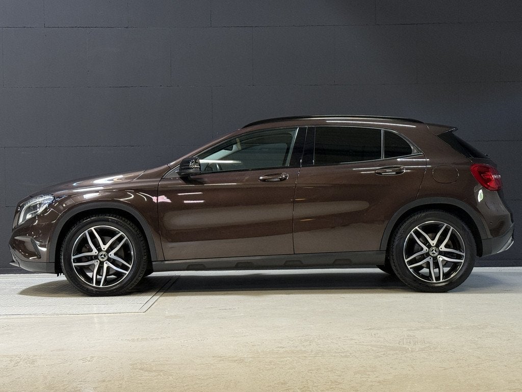 Mercedes-Benz GLA 250 Ambition | AMG Pakket | Stoelverwarmin, Auto's, Mercedes-Benz, Gebruikt, 4 cilinders, Bruin, Leder en Stof