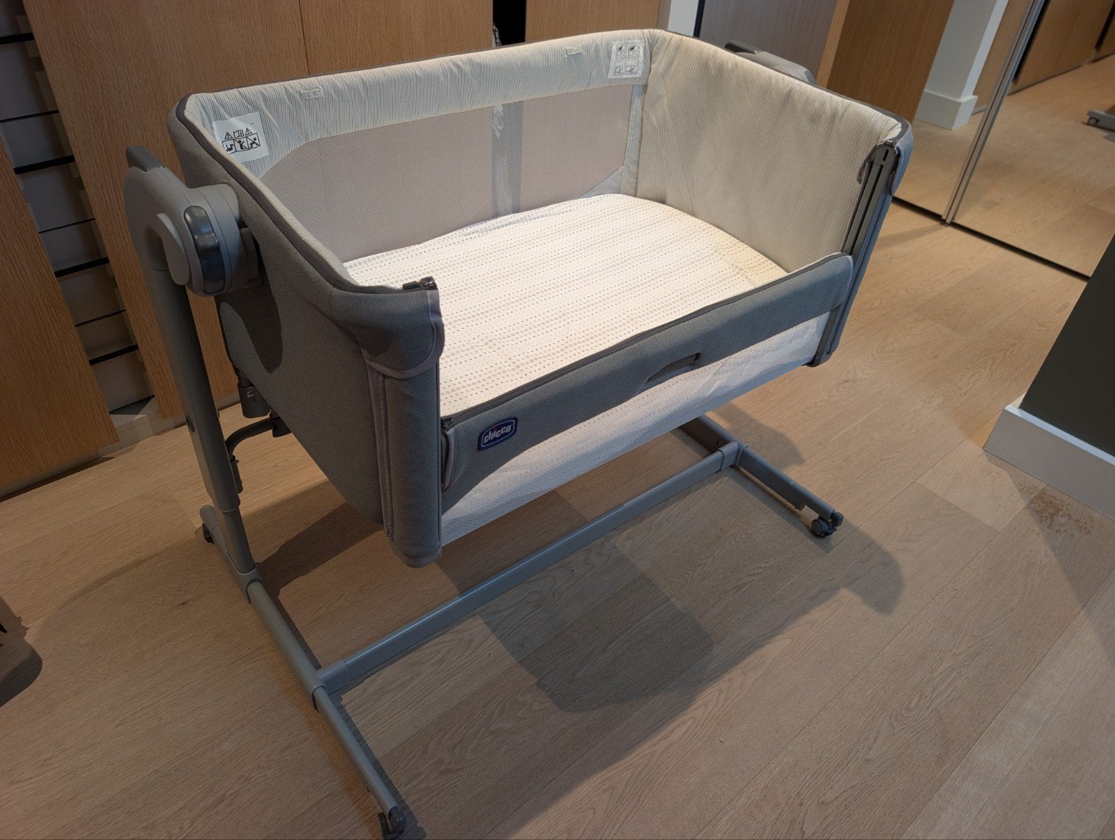 Chicco Next2Me Magic Cool Grey Co-sleeper Wieg, Ophalen, Gebruikt, Wieg