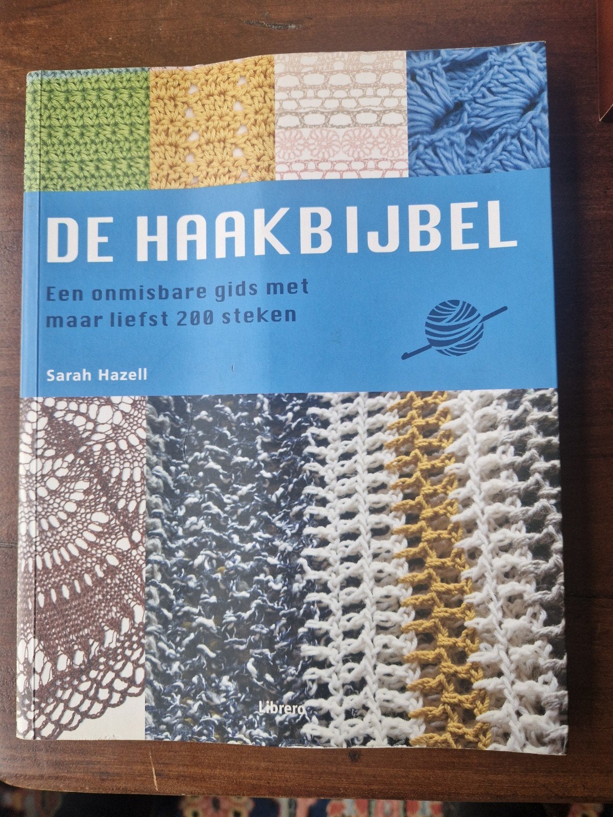 Sarah Hazell - De haakbijbel, Boeken, Hobby en Vrije tijd, Sarah Hazell, Ophalen of Verzenden, Gelezen, Breien en Haken