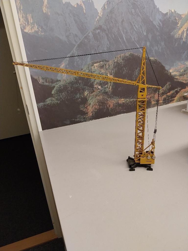 Te koop, zeldzame Liebherr bouwkraan 1/50 zelden aangeboden, Hobby en Vrije tijd, Modelauto's | 1:50, Ophalen of Verzenden, Nieuw