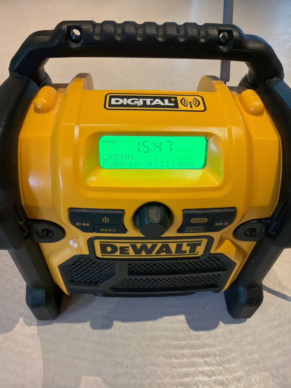 Dewalt Bouwradio DAB+ - Robuust en Draagbaar, Ophalen, Zo goed als nieuw, Bouwradio
