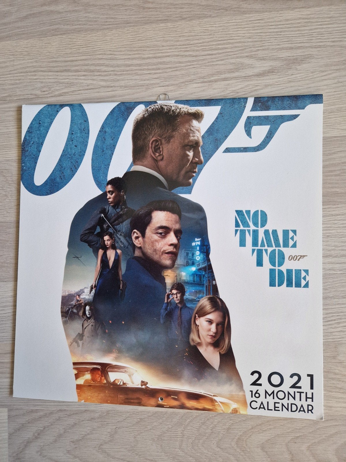 16 verschillende jaarkalenders van James Bond 007, Verzamelen, Ophalen