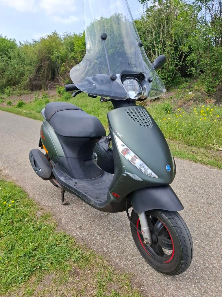 Piaggio Zip S 4-takt Matgroen - Blauw kenteken, Gebruikt, Zip, Ophalen of Verzenden, Benzine