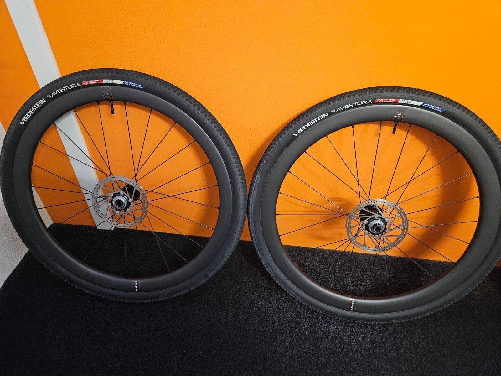 Reserve 40|44 GR Wielset met Vredestein Aventura Banden 44mm, Fietsen en Brommers, Fietsonderdelen, Reserve, Zo goed als nieuw