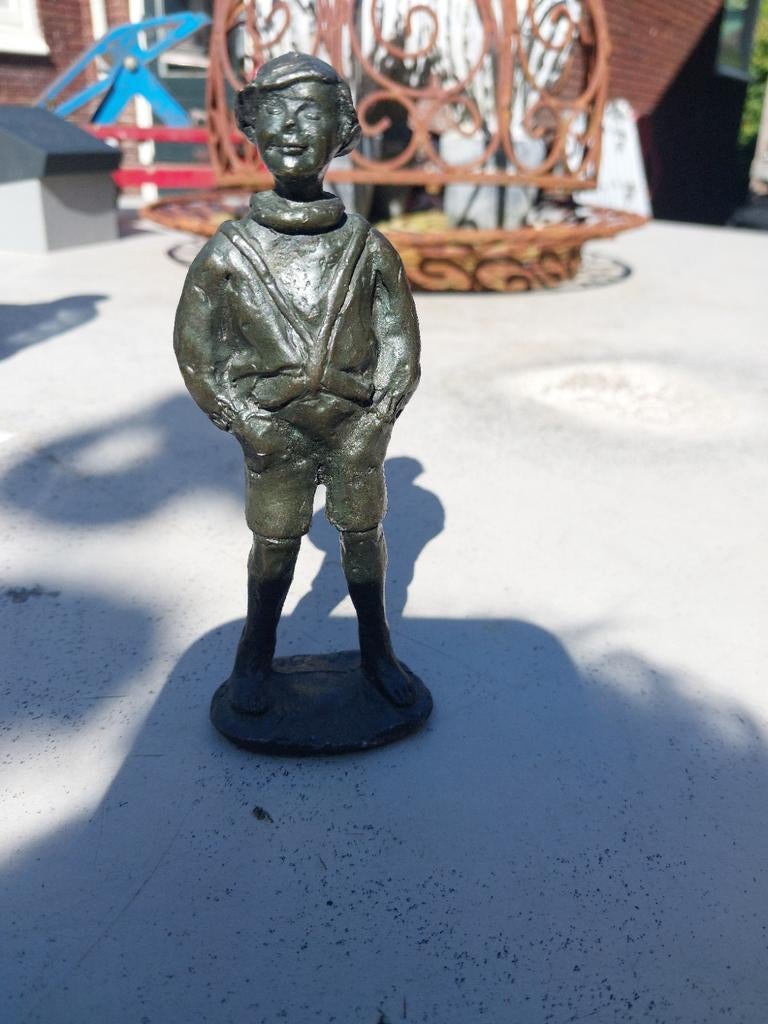 Vintage bronzen beeldje 'Binkie' - Jongen met pet, Minder dan 20 cm, Gemerkt, Ophalen of Verzenden, Brons