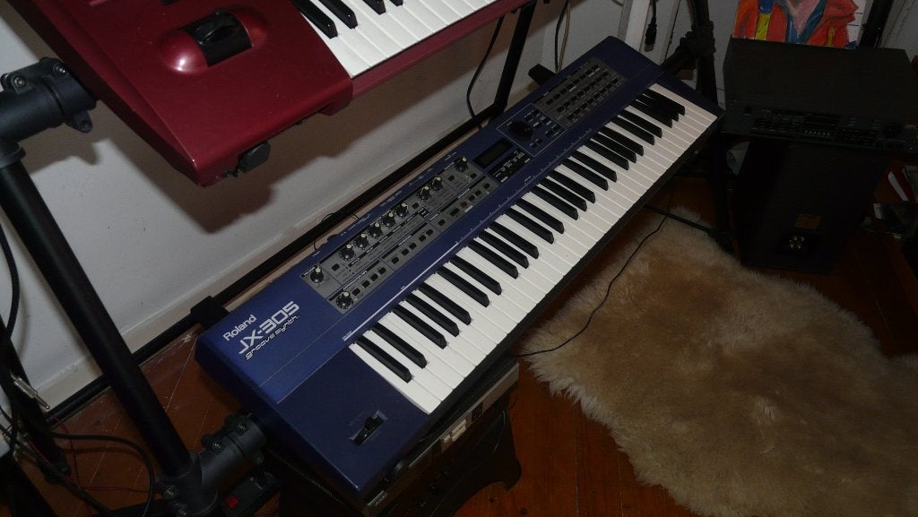 ≥ Roland JX 305 