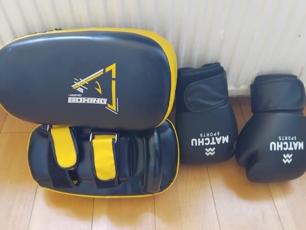 Kickboks handschoenen en pads, Maat M, Ophalen of Verzenden, Zo goed als nieuw, Overige