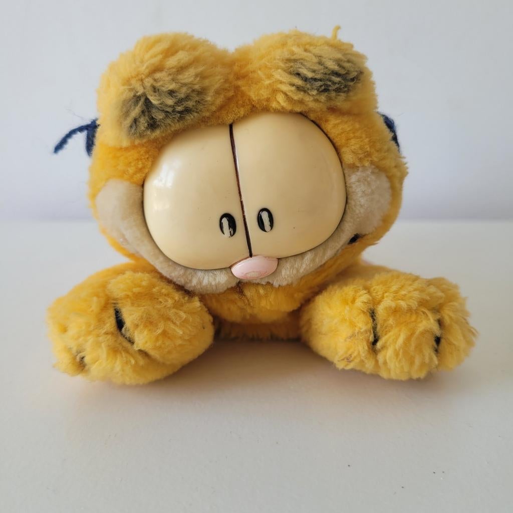Garfield kat knuffel 1978 liggend vintage, Verzamelen, Ophalen of Verzenden, Garfield, Zo goed als nieuw, Beeldje of Figuurtje