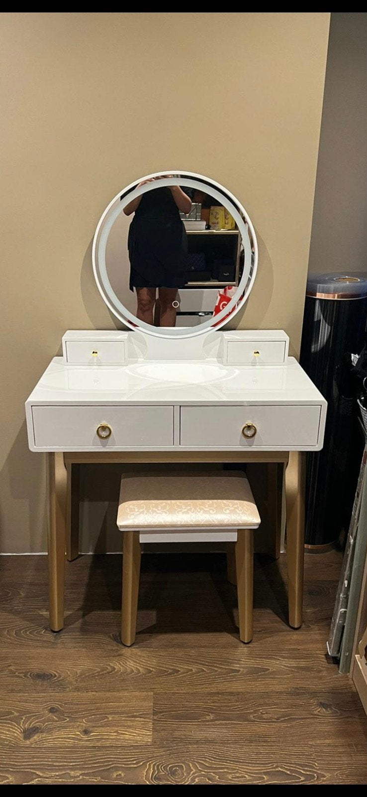 Moderne kaptafel met verlichte spiegel en krukje, 100 tot 150 cm, Zo goed als nieuw, Modern, Glamour, Hout