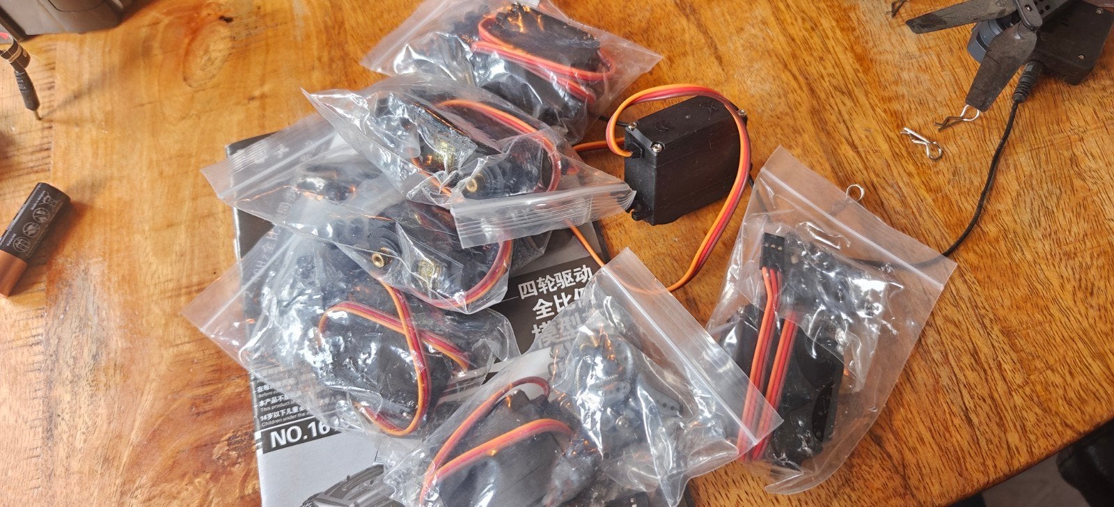 20  rc servos 1 partij of per stuk, Ophalen of Verzenden, Nieuw, 1:50 of kleiner, Overige merken