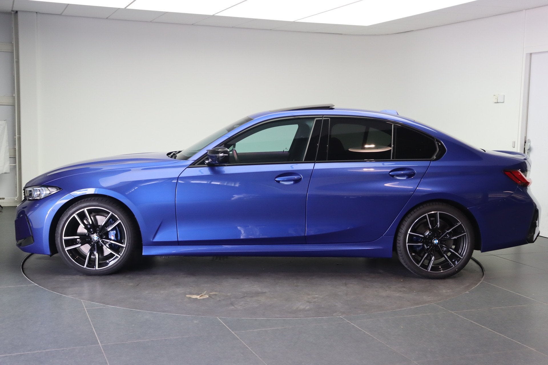 BMW 3 Serie M340d xDrive High Executive Automaat / Sportstoe, Auto's, BMW, Zwart, 2993 cc, Met garantie (alle), Blauw