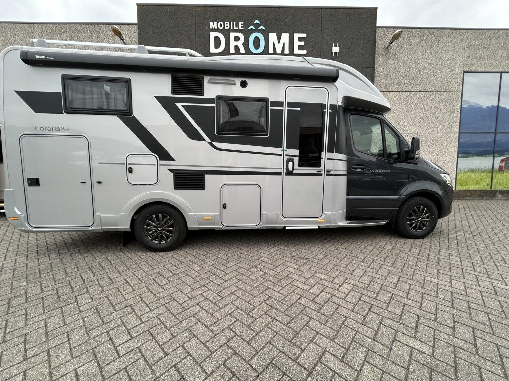 Wintersport uitvoering; Adria Coral 650SL Supreme., Caravans en Kamperen, Campers, Automaat, Vloeistofverwarming, Luifel, Bedrijf