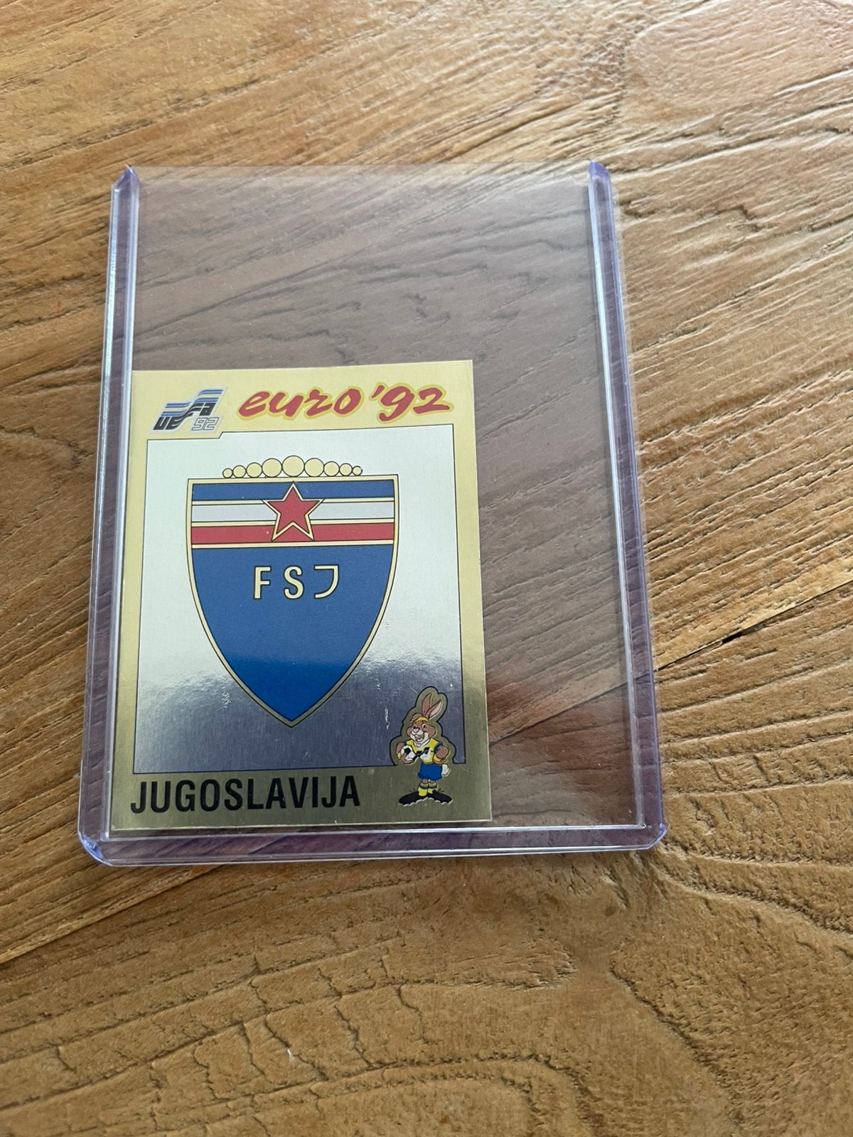 Embleem - logo Joegoslavië Panini 1992 Glimmen Refractor, Ophalen of Verzenden, Zo goed als nieuw, Sticker