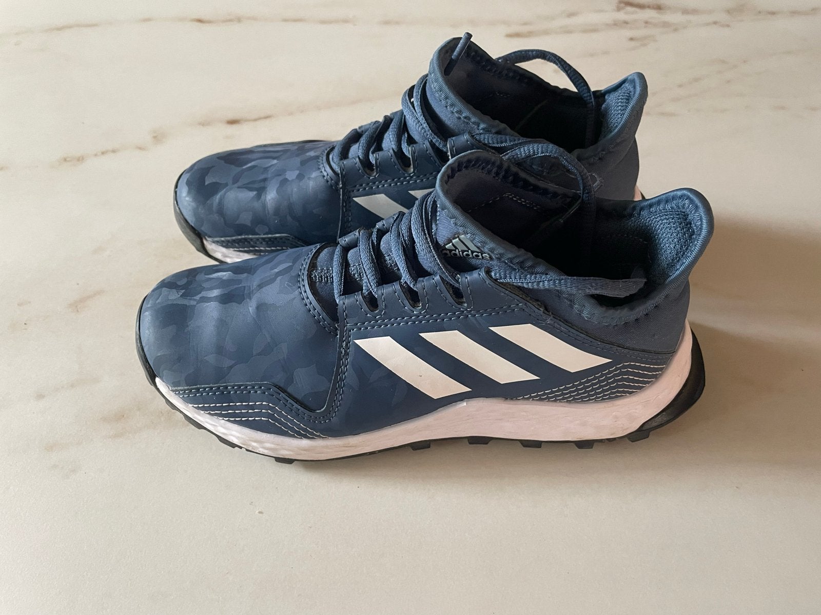 Adidas Youngstar Junior hockey schoenen maat 33  Nieuw staat, Ophalen, Zo goed als nieuw, Meisje, Sportschoenen