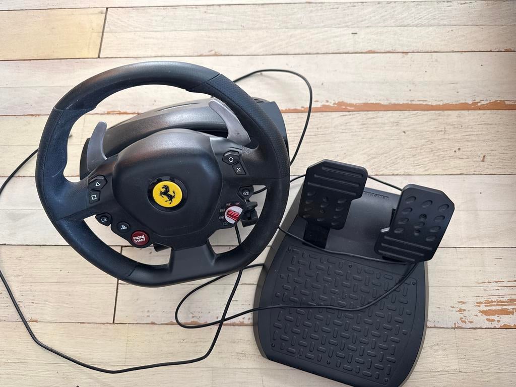 Thrustmaster Ferrari 458 Spider Racing Wheel + Pedalen, Spelcomputers en Games, Spelcomputers | Sony PlayStation Consoles | Accessoires
