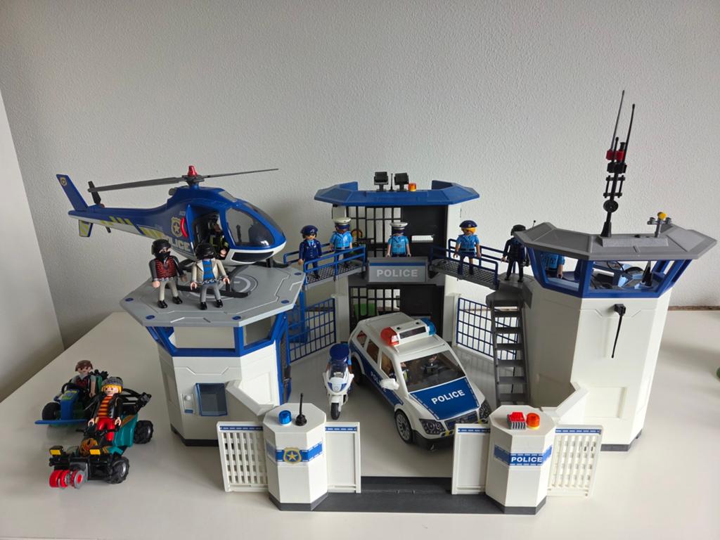 Playmobil Politiebureau met verschillende voertuigen, Kinderen en Baby's, Speelgoed | Playmobil, Gebruikt, Los playmobil, Ophalen of Verzenden