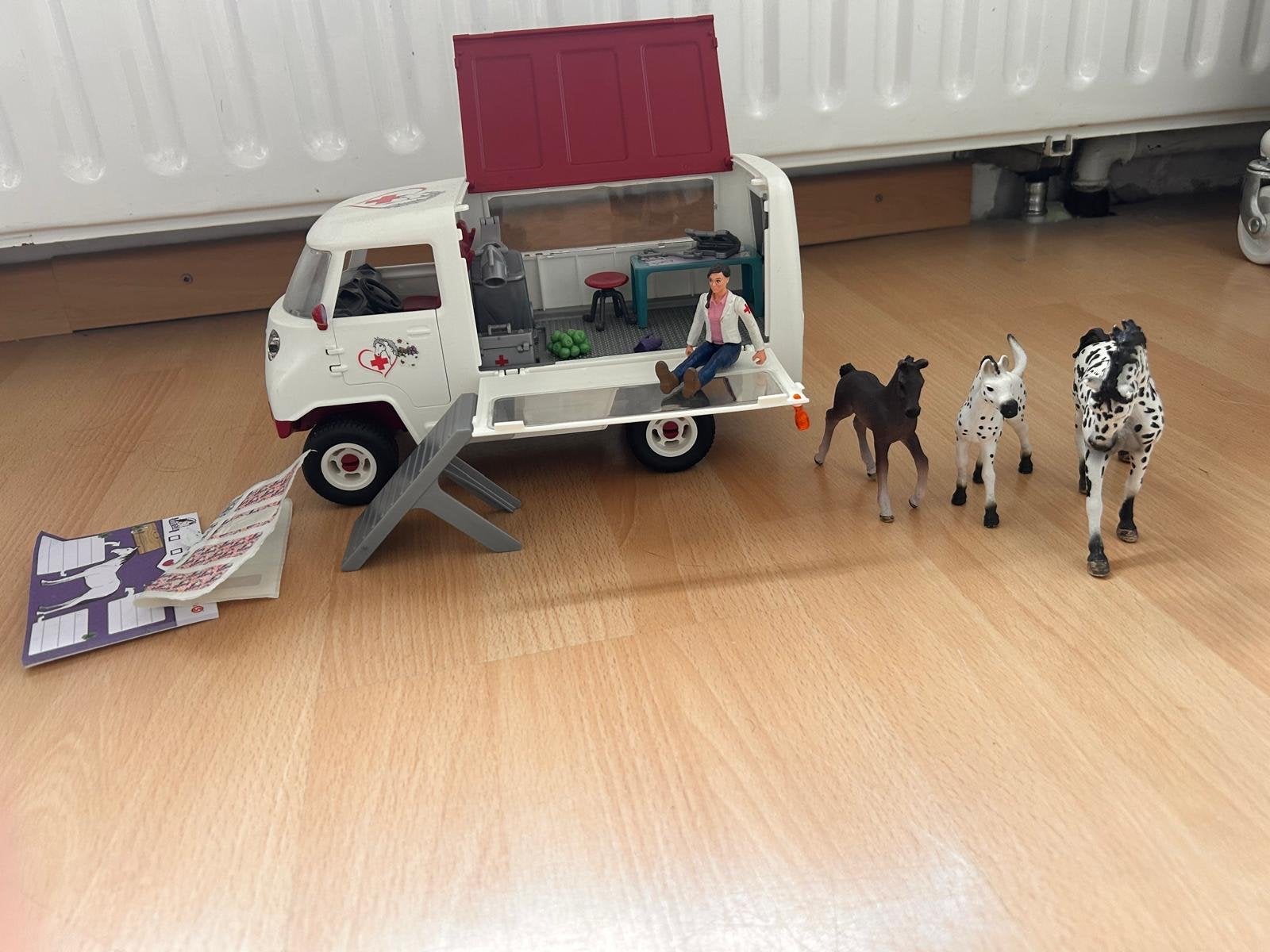 Schleich Dierenartsbus met accessoires en dieren, Ophalen of Verzenden, Gebruikt, Jongen of Meisje