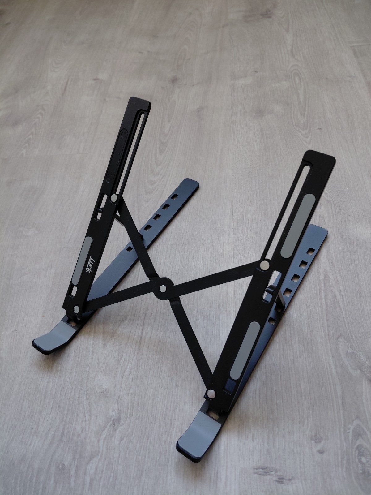 Aluminium laptop/tablet standaard, verstelbaar, Ophalen, Zo goed als nieuw, Lurk., In diepte verstelbaar