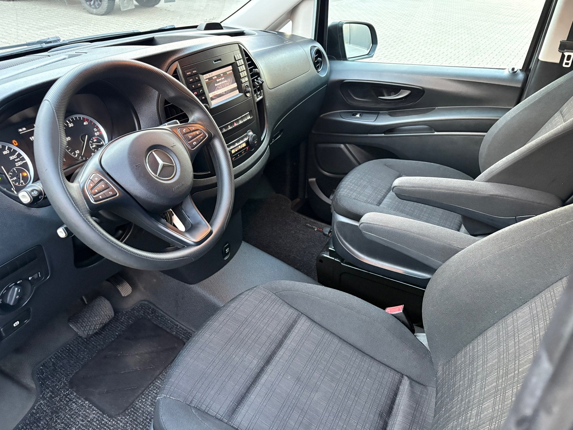 Mercedes-Benz Vito 114 CDI Lang Dubbele Cabine Automaat, Auto's, Automaat, Gebruikt, Zwart, 4 cilinders