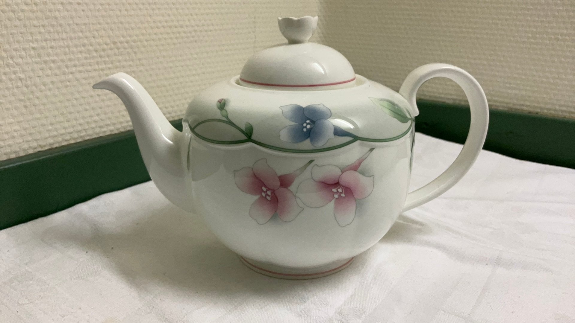 Villeroy en boch, theepot, viola, Ophalen of Verzenden