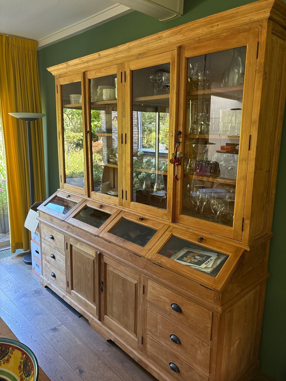 Massief teak houten vitrinekast/dressoir met glas en lades, Ophalen, Gebruikt, 150 tot 200 cm, Met lade(s)