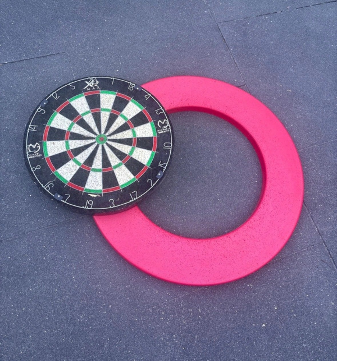 Dartbord met Surround ring, Ophalen, Gebruikt, Dartbord met pijlen