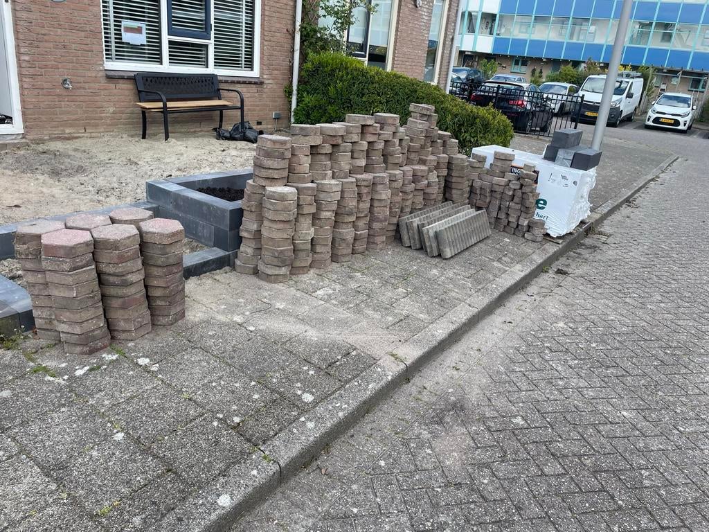 Gratis: Zeshoekige terrastegels en beton borders, Tuin en Terras, Ophalen, Gebruikt, 10 m² of meer, Beton