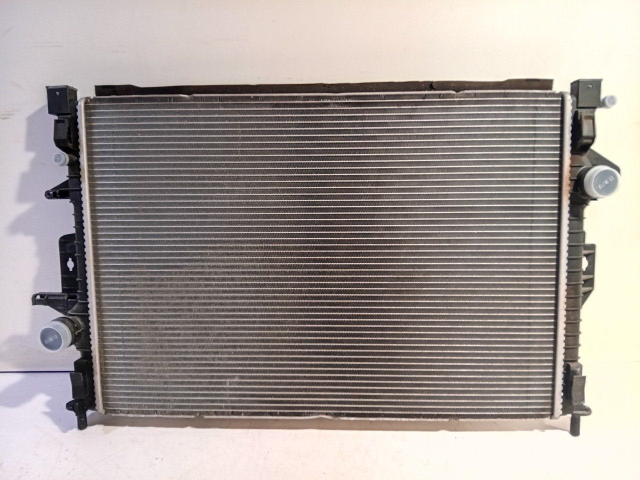Radiateur Volvo V40, Onderdelen@venauto.nl, Van der Ven Autorecycling B.V., Gebruikt, Ettenseweg 76, 4706 PB Roosendaal, The Netherlands