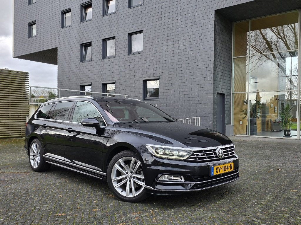 Volkswagen Passat 1.5 TSI Highline Business R // Pano/Virt., Auto's, 730 kg, 1498 cc, 4 cilinders, Zwart