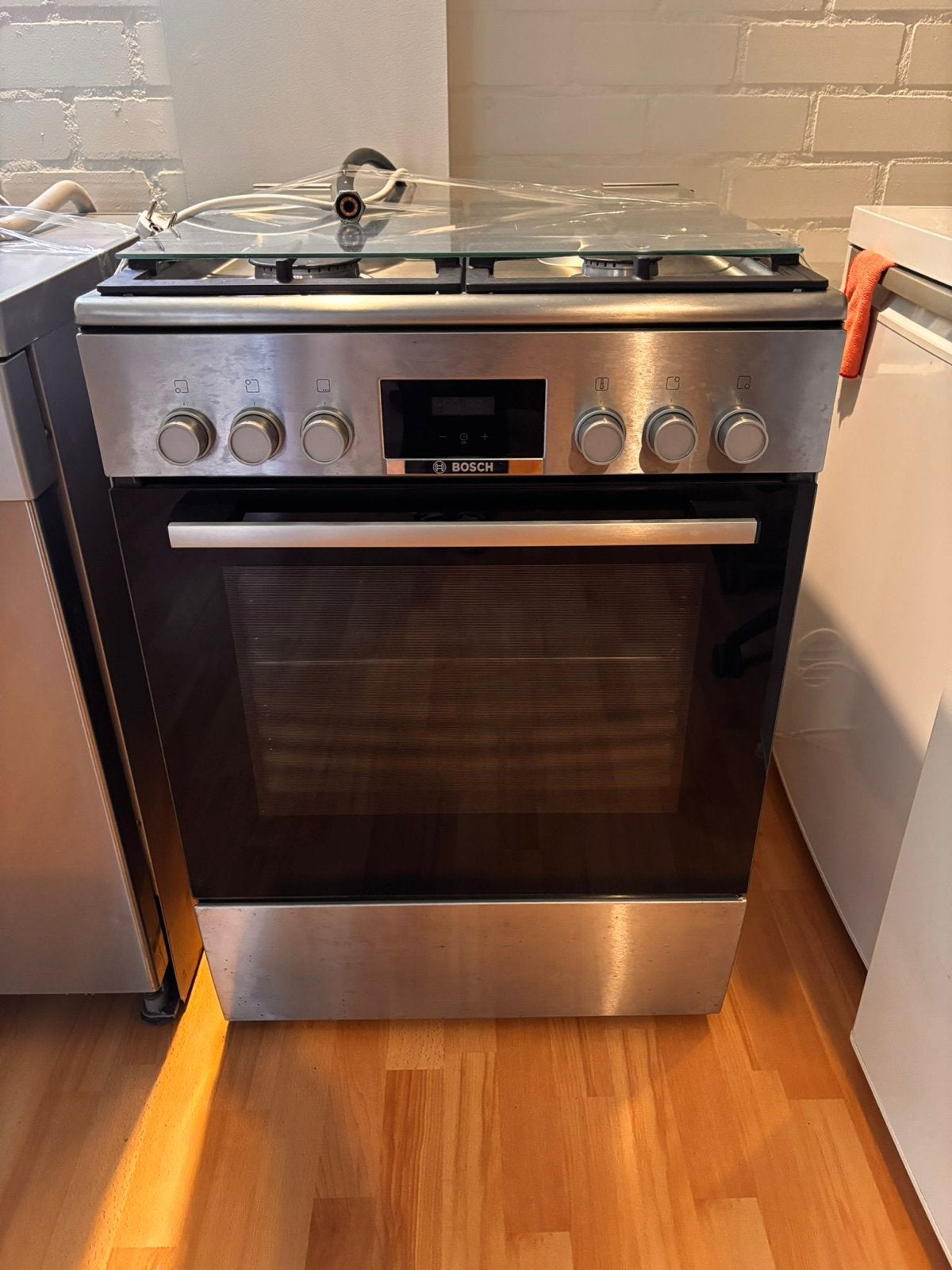 Bosch Vrijstaand Gasfornuis met Oven - Zo goed als nieuw, Witgoed en Apparatuur, Fornuizen, Ophalen, 60 cm of meer, Grill, 4 kookzones