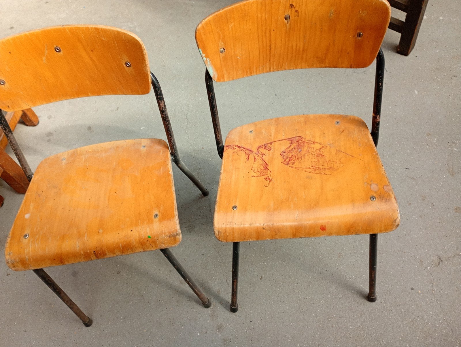 Vintage schoolstoeltjes, Ophalen