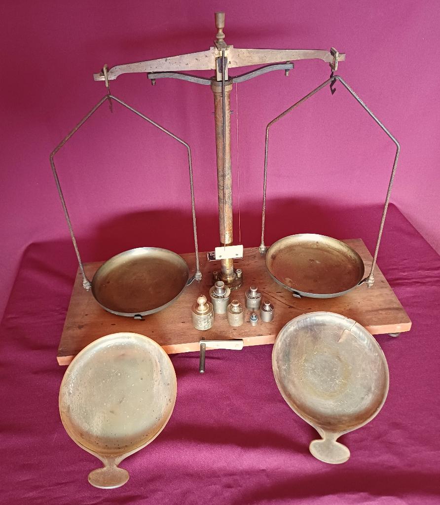 Laboratoriumweegschaal Becker's Sons Brummen Holland 50 cm, Antiek en Kunst, Curiosa en Brocante, Ophalen