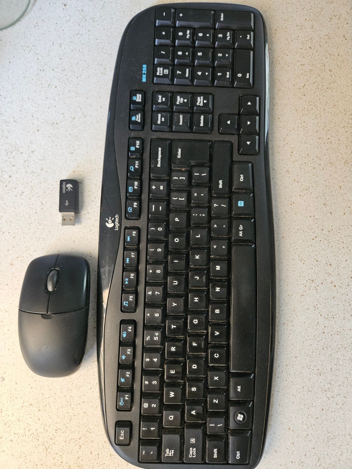 Logitech MK250 Draadloos Toetsenbord en Muis Set, Computers en Software, Muizen, Zo goed als nieuw, Ophalen of Verzenden