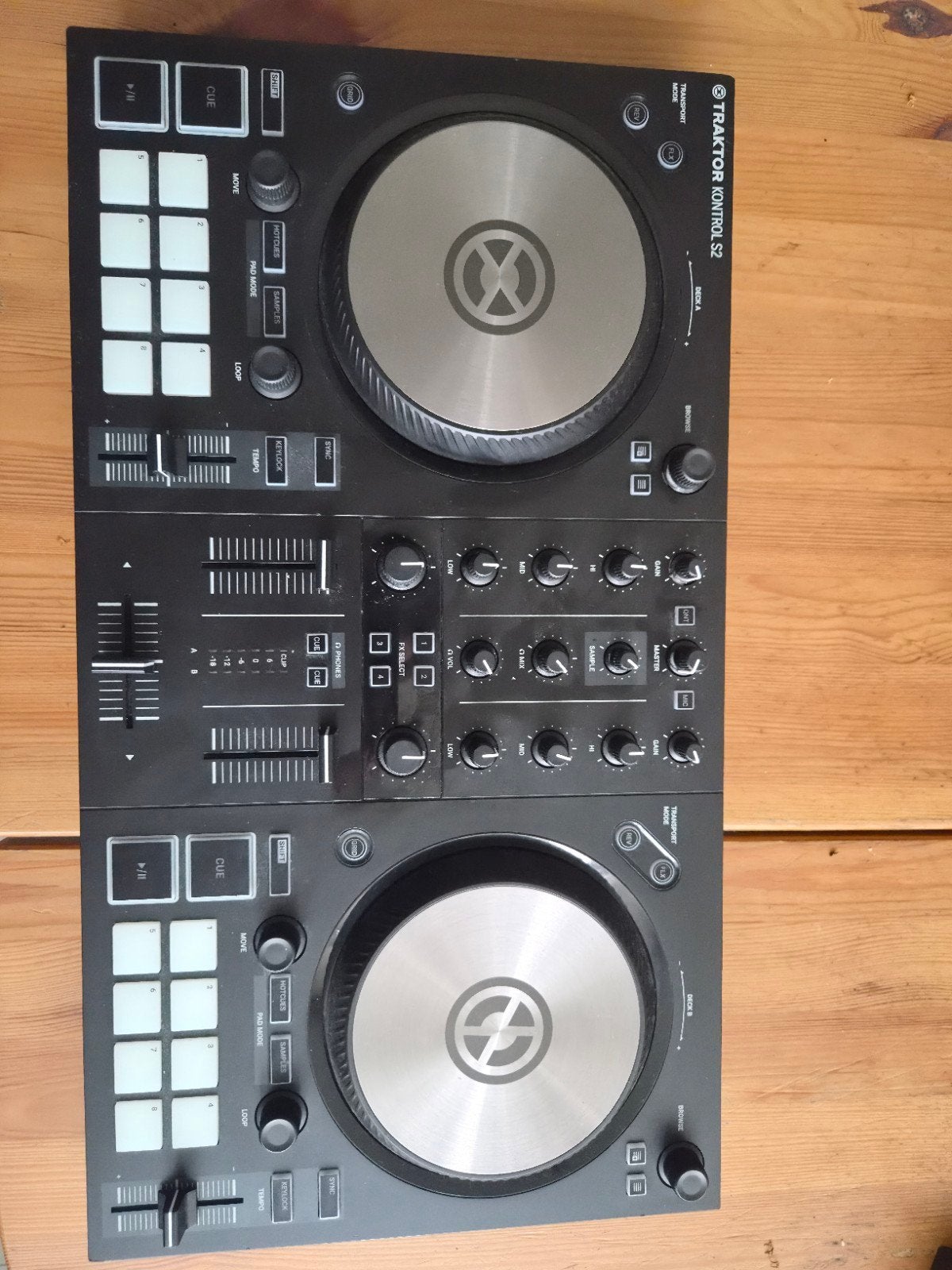 Native Instruments Traktor Kontrol S2 DJ-controller + kabel, Verzenden