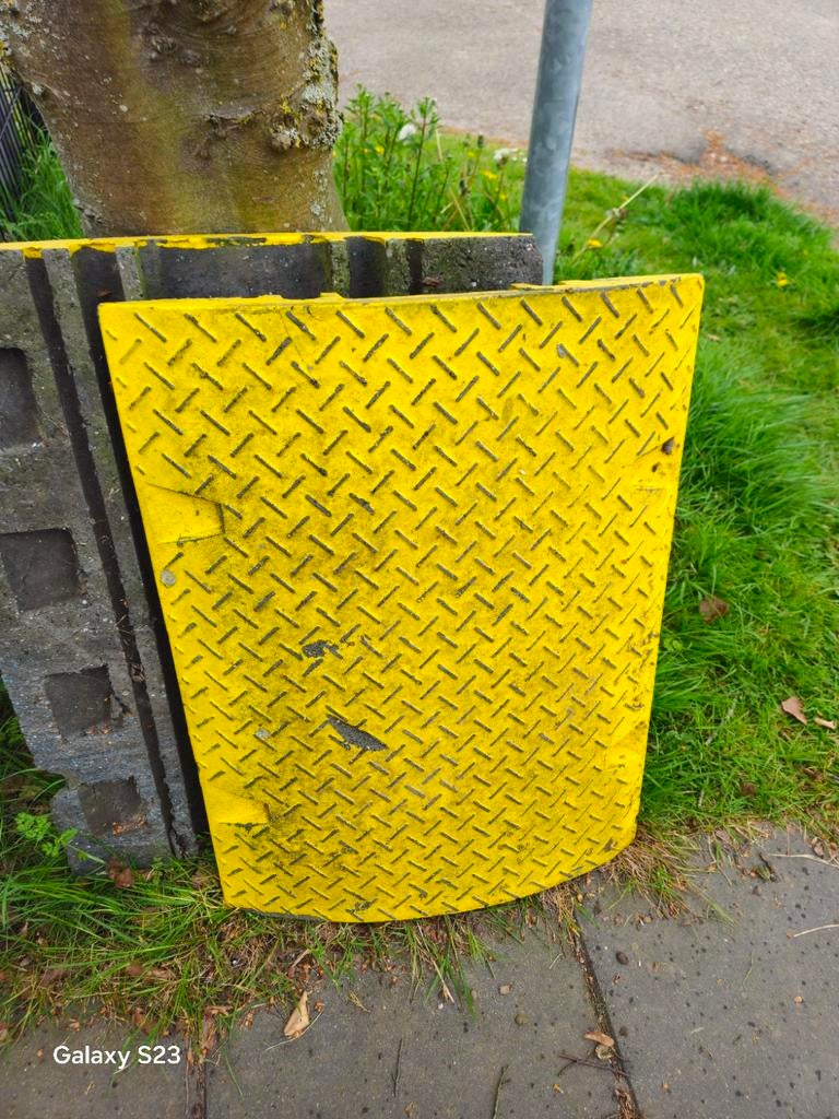 Gele overrijplaat, Ophalen