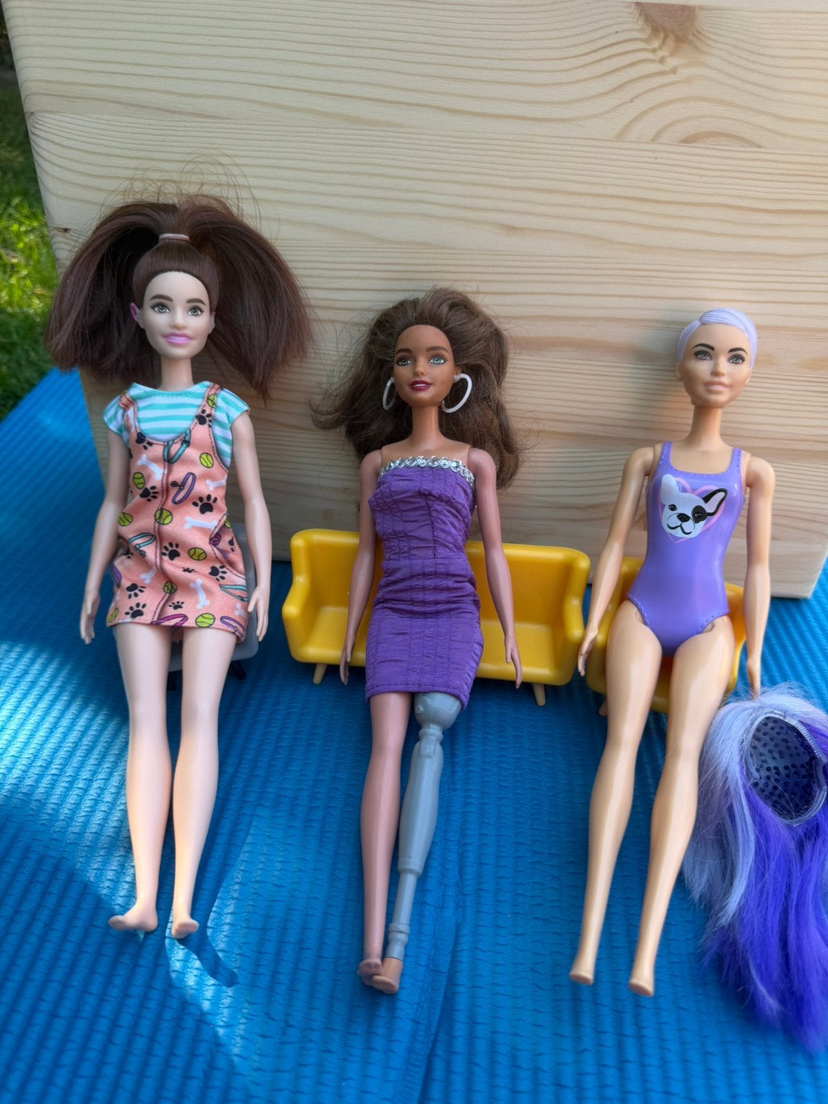 3 barbiepoppen met pruik, prothese en gehoorapparaten, Ophalen of Verzenden, Gebruikt, Barbie