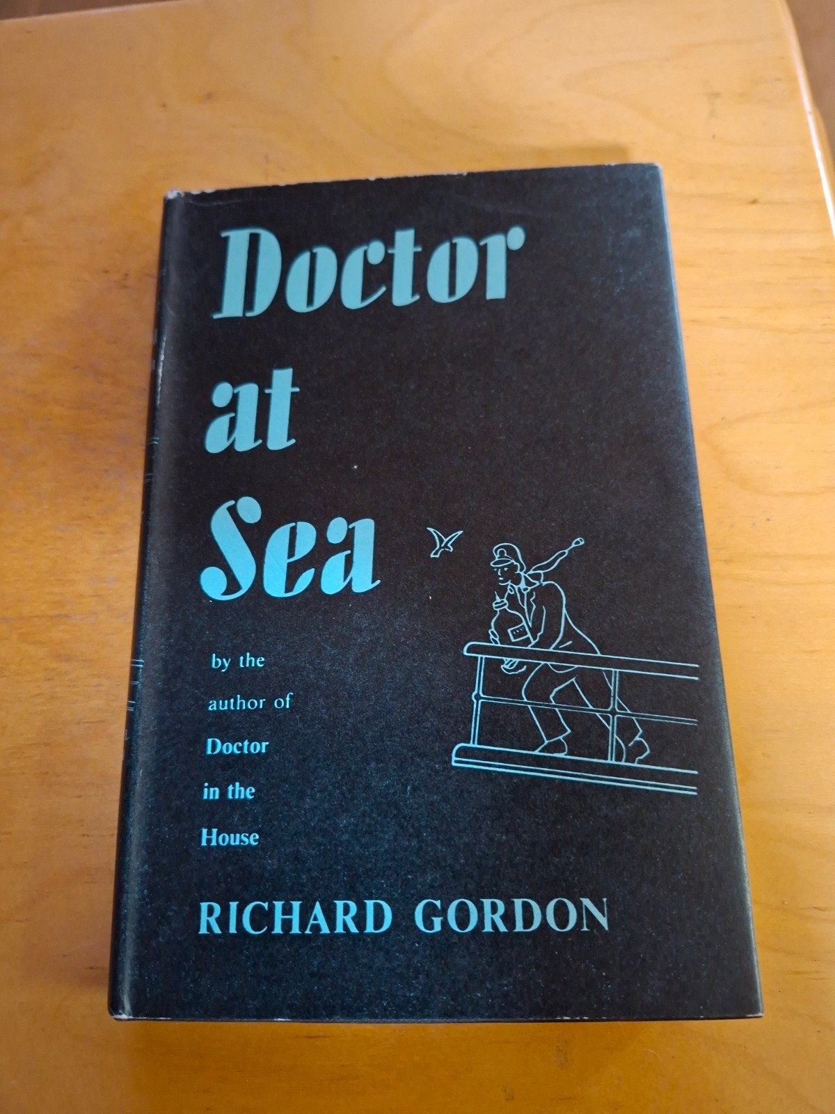 Engels boek: Doctor at Sea - Richard Gordon, Boeken, Ophalen of Verzenden, Gelezen, Richard Gordon, Fictie
