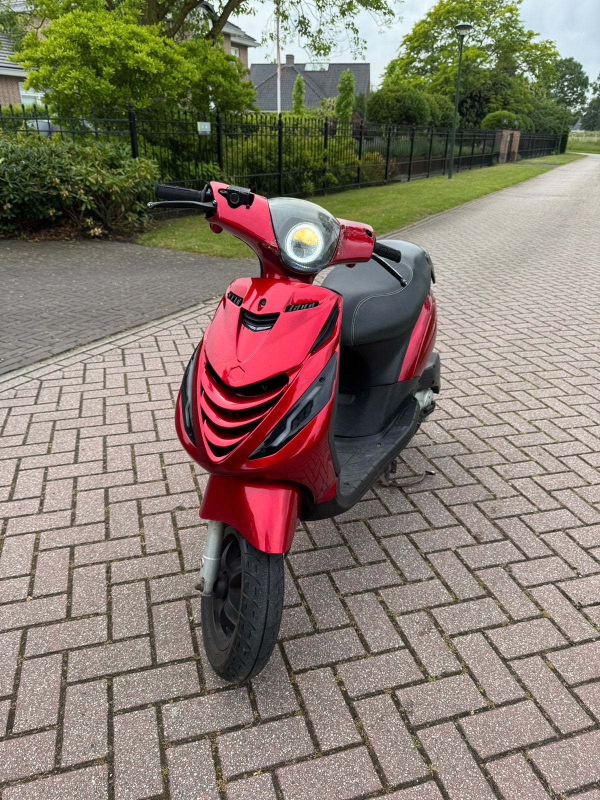 Piaggio Zip 80cc | 2018 | Alpha LED + Angel Eye, Fietsen en Brommers, Scooters | Piaggio, Ophalen, Zo goed als nieuw, Benzine