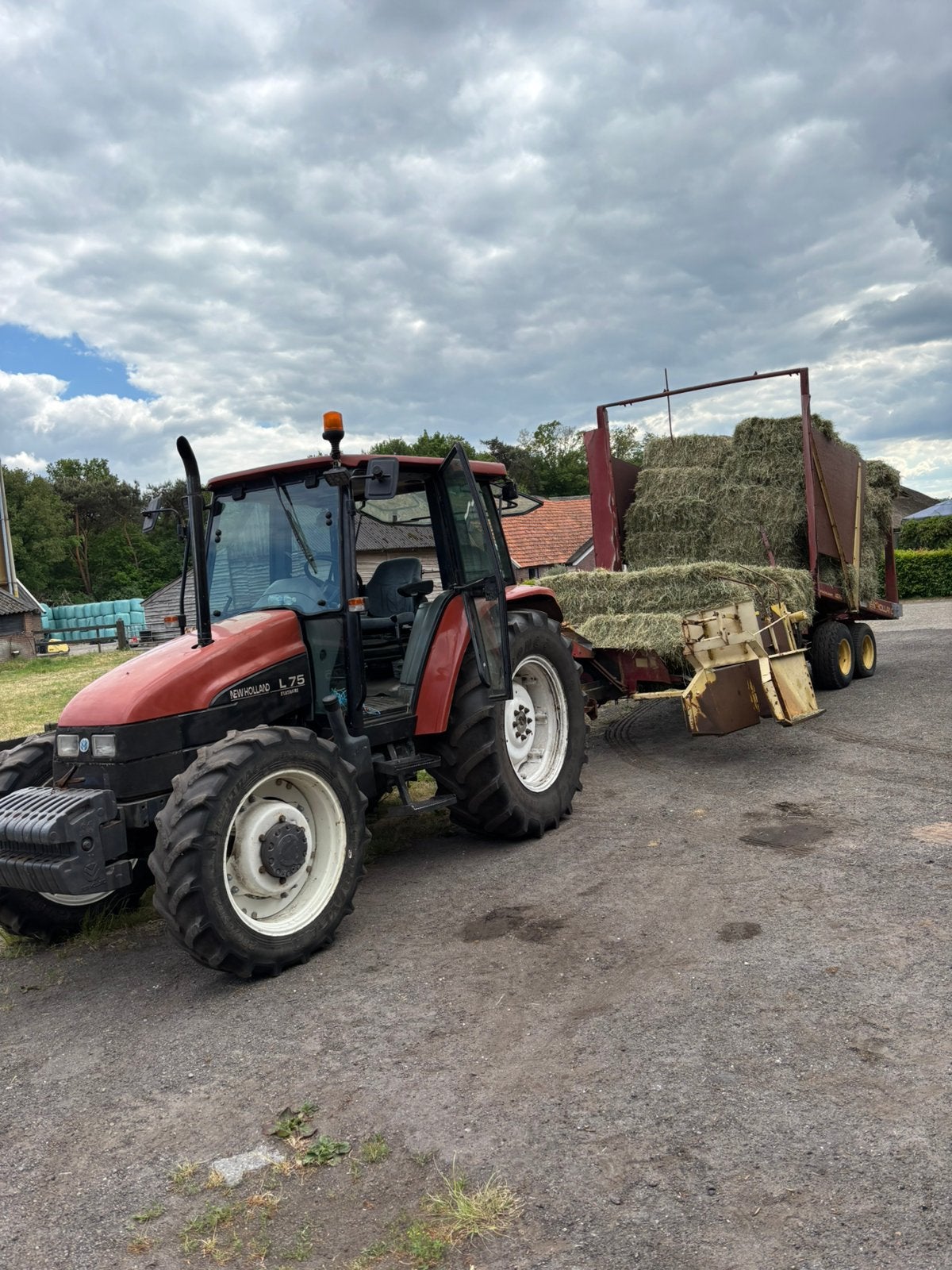 New Holland balenwagen, Ophalen, Oogstmachine