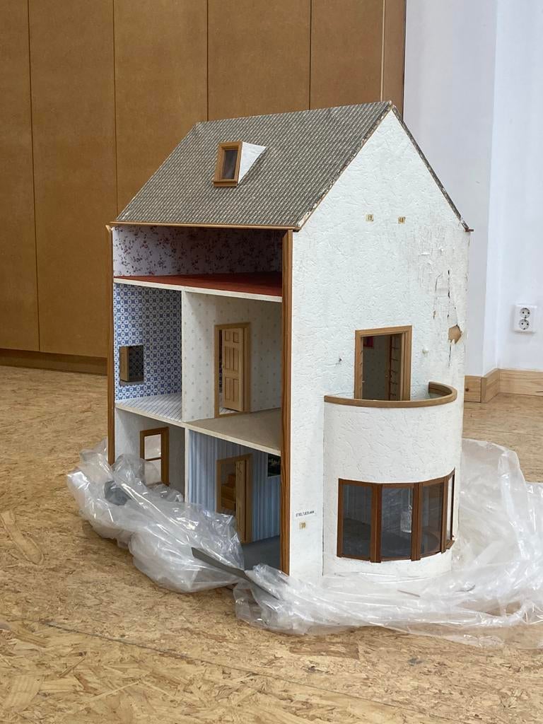 Groot houten poppenhuis, handgemaakt, Ophalen, Gebruikt, Poppenhuis