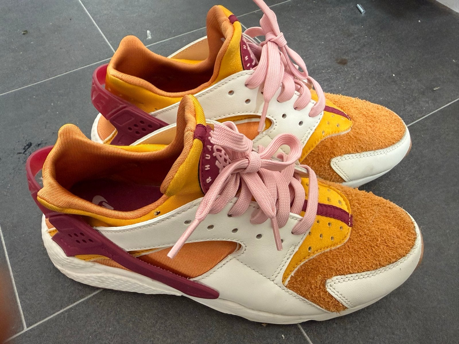 Nike Huarache Sneakers - Oranje/Geel/Wit, Ophalen of Verzenden, Gedragen, Oranje, Sneakers of Gympen