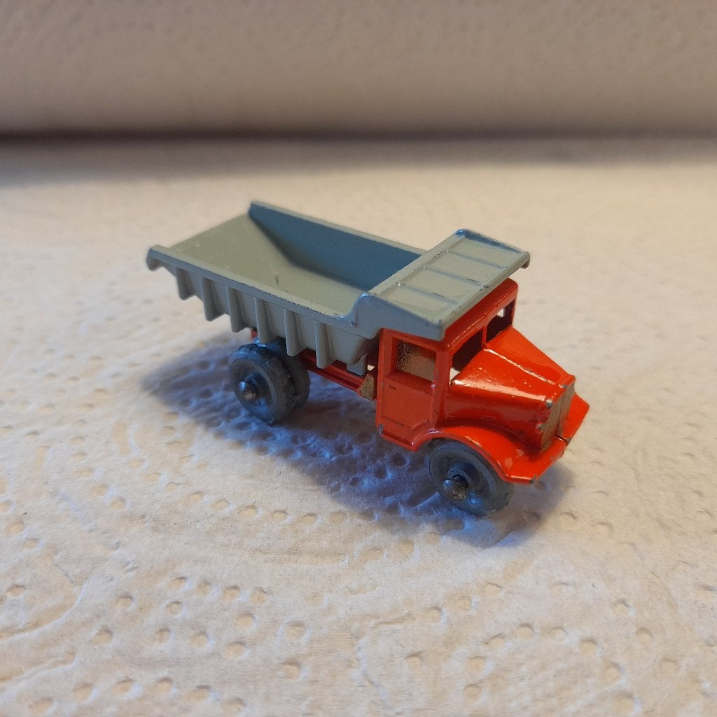 Matchbox Tipper Truck. Metal wheels., Ophalen of Verzenden, Zo goed als nieuw, Bus of Vrachtwagen