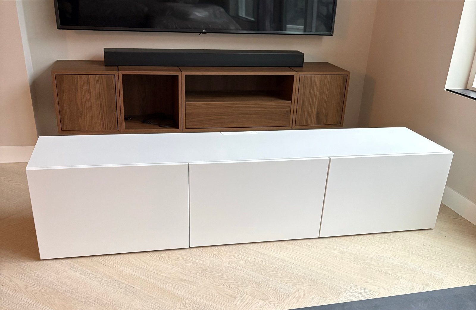Ikea Besta TV-meubel wit, zeer goede staat, Ophalen, Kunststof, 150 tot 200 cm, Zo goed als nieuw