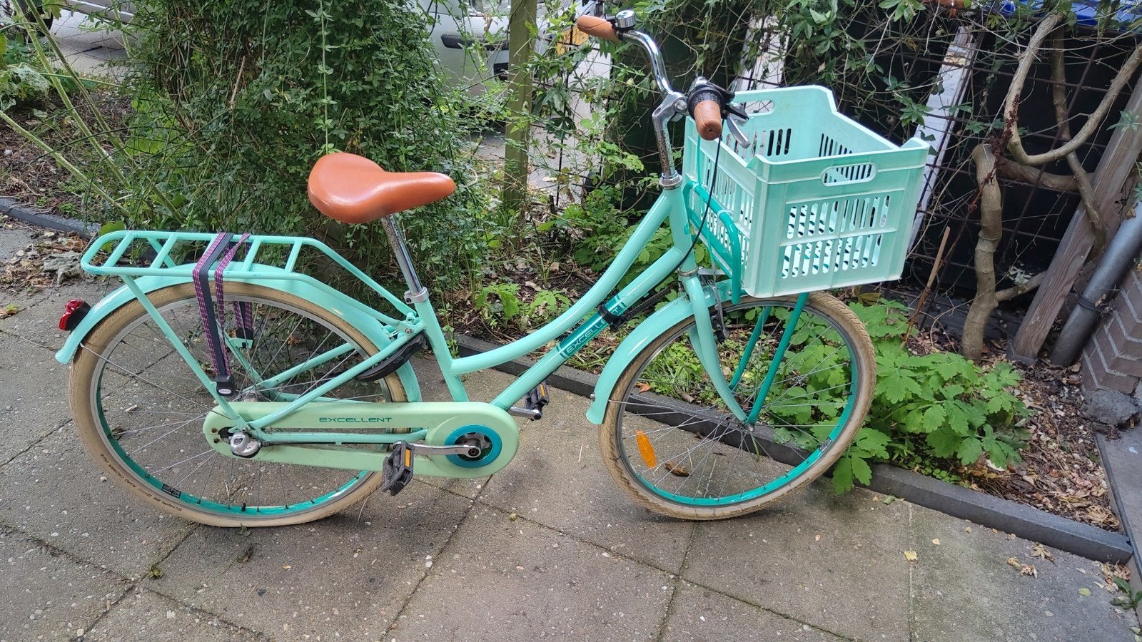 meegroei meisjesfiets - Mintgroen met krat en slot 26 inch, 53 tot 56 cm, (Extra) lage instap, Zo goed als nieuw, Trommelrem
