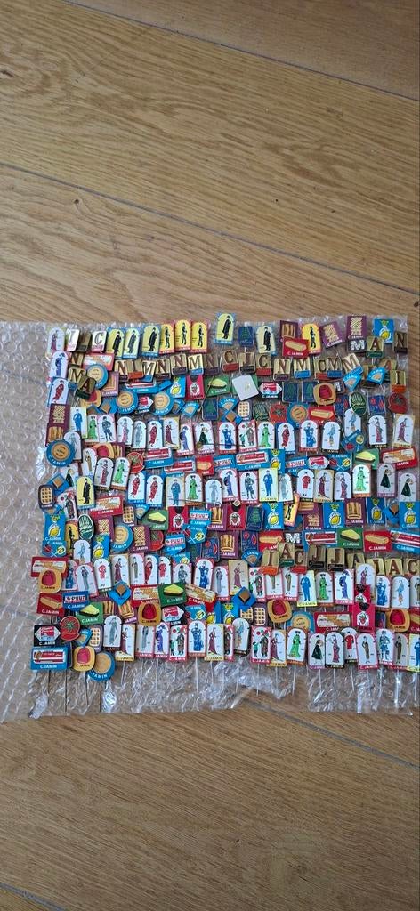 Ruim 200 speldjes van JAMIN bieden, Verzamelen, Speldjes, Pins en Buttons, Ophalen of Verzenden, Gebruikt, Overige onderwerpen
