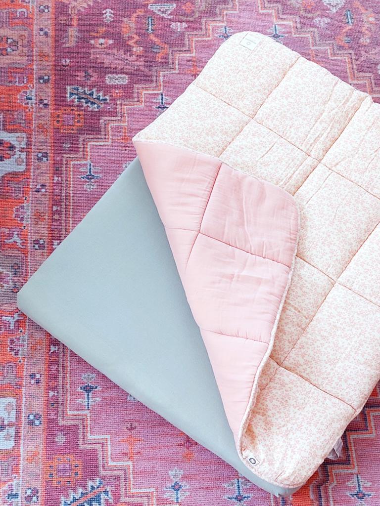 Boxmatras 75 x 90 cm, 5 cm hoog, met leemgroen hoeslaken, Ophalen of Verzenden, Zo goed als nieuw, Rechthoekig, Boxkleed