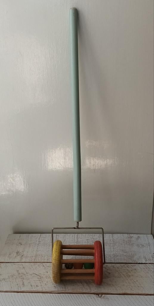 Vintage houten duwstok rammelaar met belletje, Ophalen