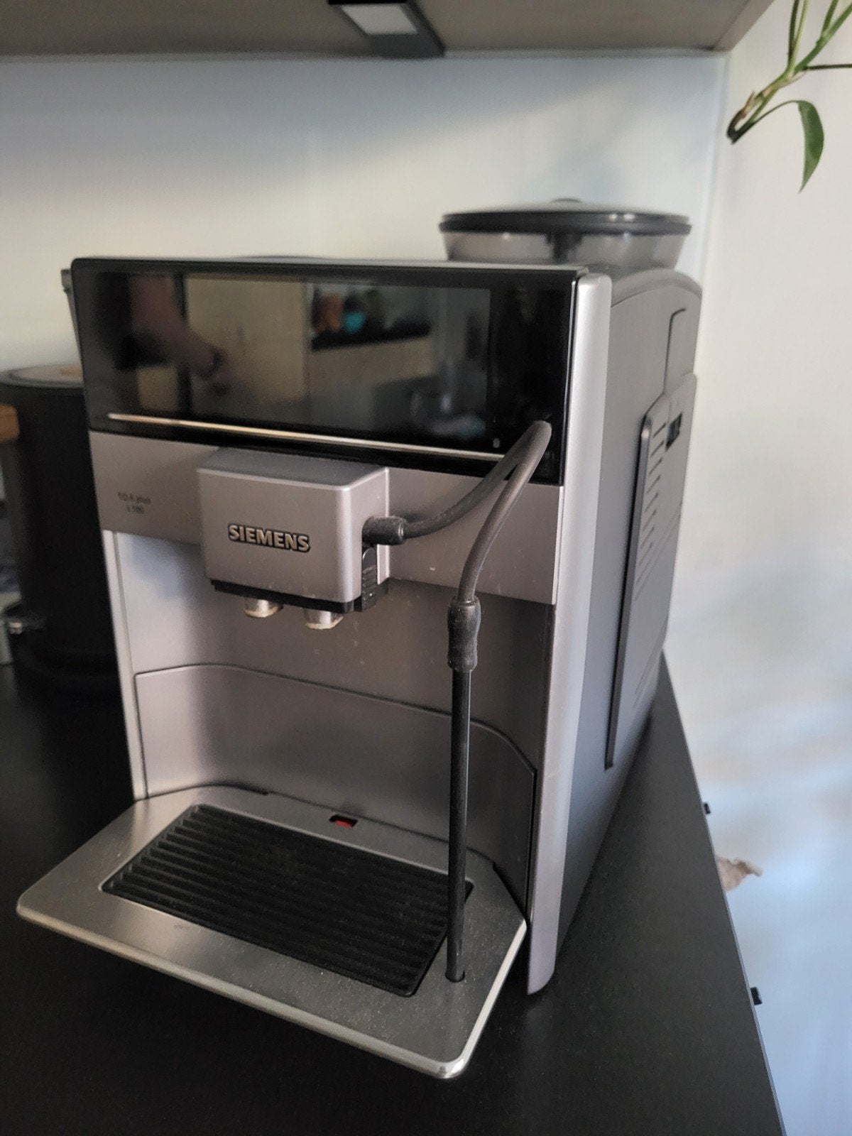 Siemens EQ.6 plus s100 koffiemachine met defect, 10 kopjes of meer, Koffiemachine, Niet werkend, Afneembaar waterreservoir